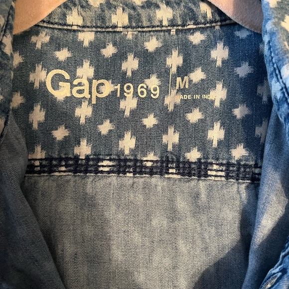 GAP Men’s Casual Denim Button Down Shirt Size Medium - Picture 3 of 3